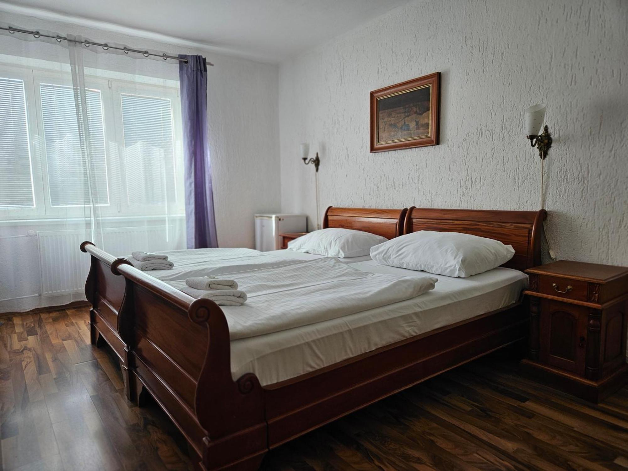 Hotel Union Louny Exteriör bild