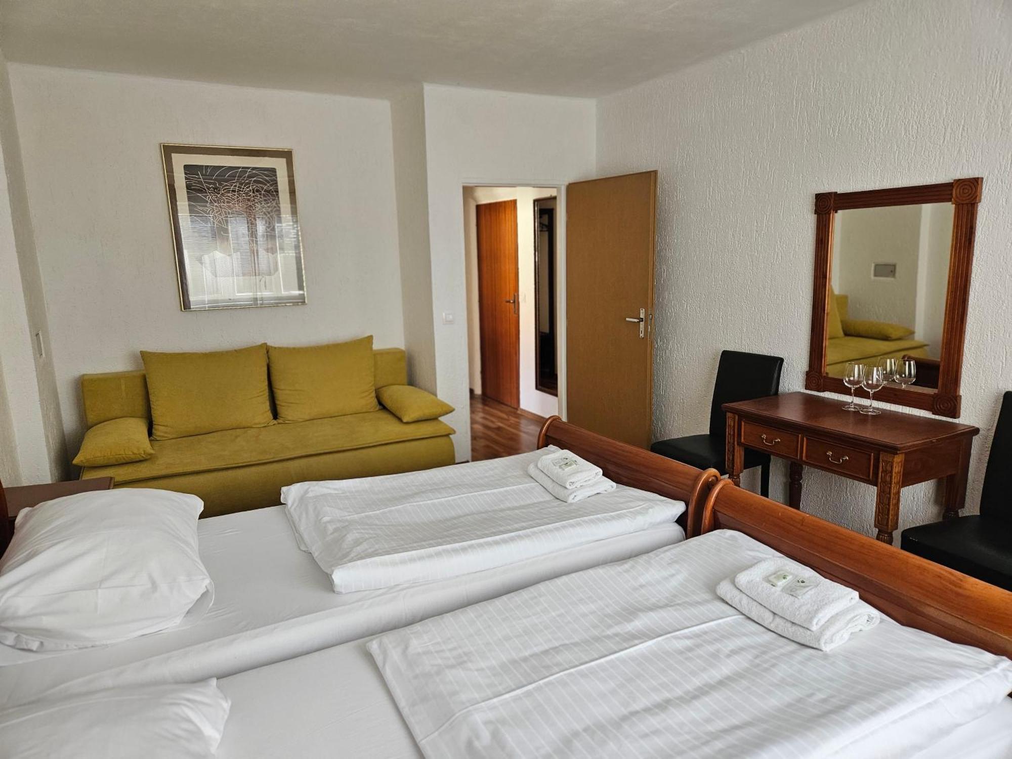 Hotel Union Louny Exteriör bild