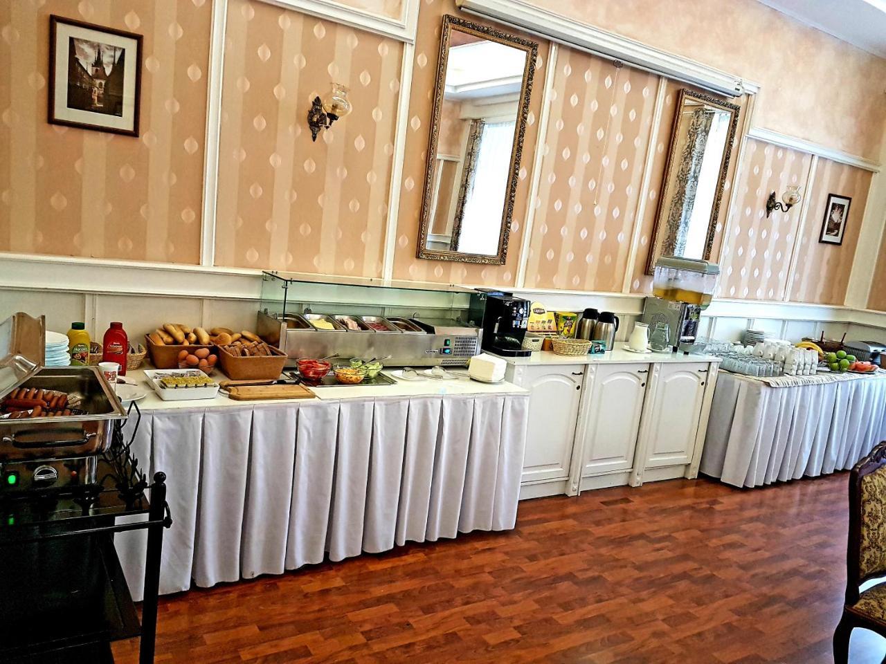 Hotel Union Louny Exteriör bild